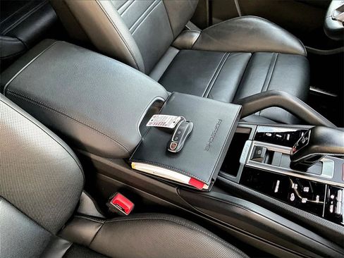 Certified 2023 Porsche Cayenne S Platinum image 16