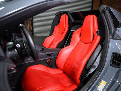 Used 2024 Chevrolet Corvette Stingray Convertible image 31