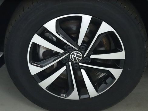 Used 2023 Volkswagen Tiguan S image 37