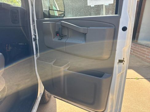Used 2022 GMC Savana 2500 w/ Driver Convenience Package RWD image 20