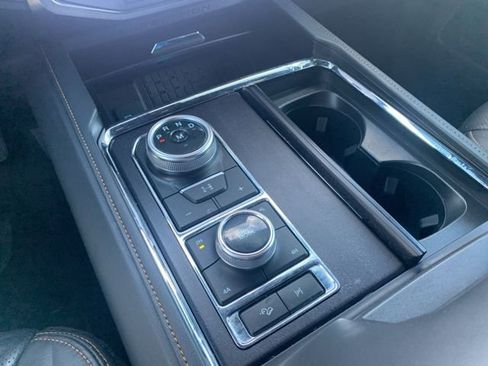 Used 2024 Ford Expedition Platinum image 23