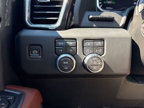 Used 2023 GMC Sierra 1500 Denali Ultimate image 25