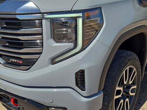 Used 2024 GMC Sierra 1500 AT4 w/ Technology Package AWD/4WD image 9