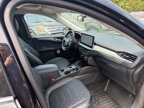 Used 2023 Ford Escape Platinum w/ Premium Technology Package AWD/4WD image 9
