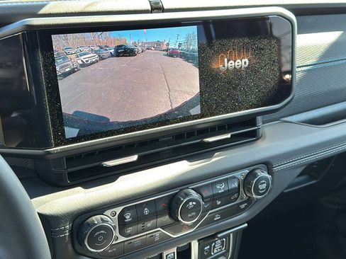 Certified 2025 Jeep Wrangler Unlimited Rubicon 4xe w/ Convenience Group AWD/4WD image 34
