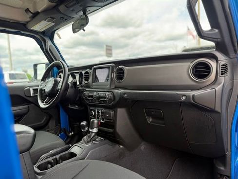 Used 2022 Jeep Gladiator Sport AWD/4WD image 15