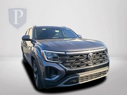 Used 2025 Volkswagen Atlas Cross Sport SE AWD/4WD image 11