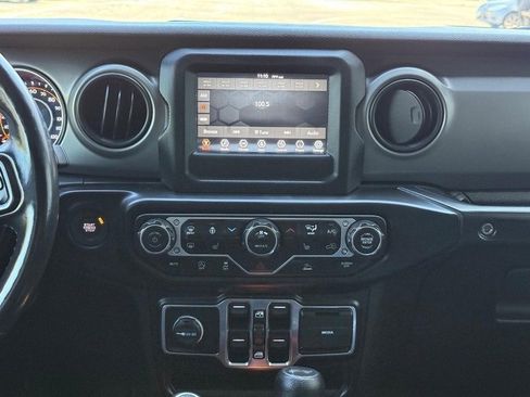 Used 2022 Jeep Wrangler Unlimited Sport image 12