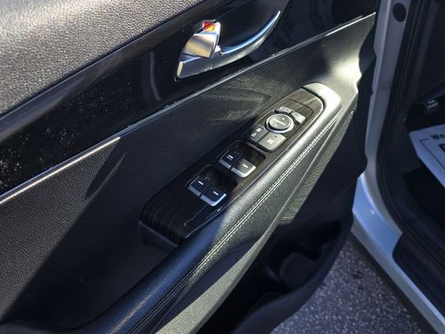 Used 2019 Kia Sorento L image 8