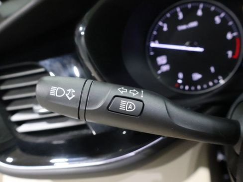 Used 2023 Buick Envision Avenir image 37