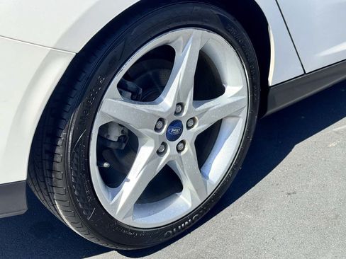 Used 2014 Ford Focus Titanium FWD image 20