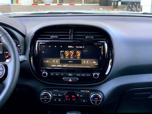 Used 2022 Kia Soul Turbo FWD image 32