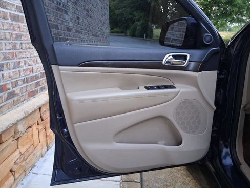 Used 2014 Jeep Grand Cherokee Laredo w/ Quick Order Package 23E AWD/4WD image 21