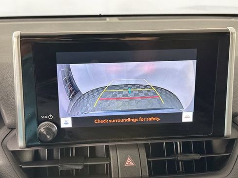 Used 2025 Toyota RAV4 XLE AWD/4WD image 12
