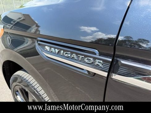 Used 2022 Lincoln Navigator Reserve AWD/4WD image 10