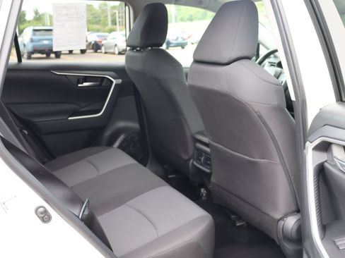 Used 2025 Toyota RAV4 XLE FWD image 19