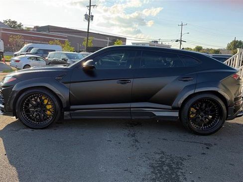 Used 2021 Lamborghini Urus AWD/4WD image 4