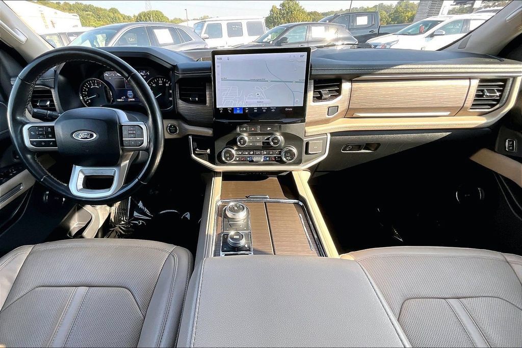 Used 2024 Ford Expedition Limited AWD/4WD image 9