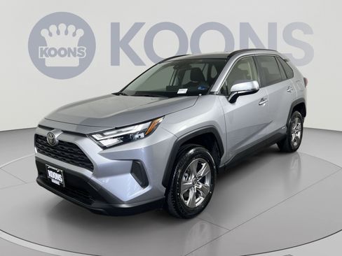 Used 2025 Toyota RAV4 XLE AWD/4WD image 1