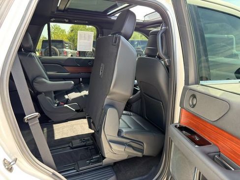 Used 2024 Lincoln Navigator Premiere AWD/4WD image 13