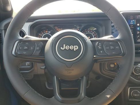 New 2025 Jeep Gladiator Sport image 22