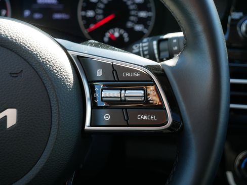 Certified 2023 Kia Seltos EX image 30