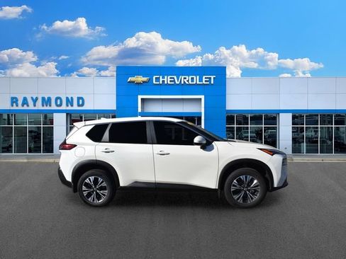 Used 2023 Nissan Rogue SV AWD/4WD image 2