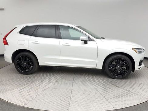 Used 2018 Volvo XC60 T8 R-Design w/ Convenience Package image 9