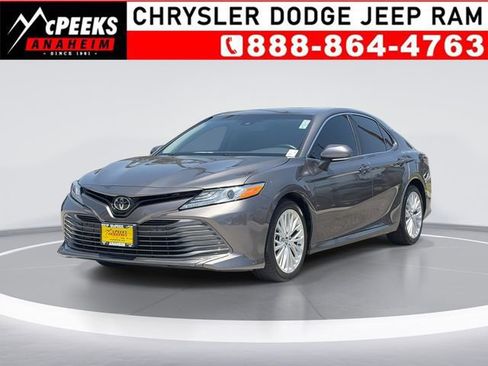 Used 2018 Toyota Camry XLE FWD image 1