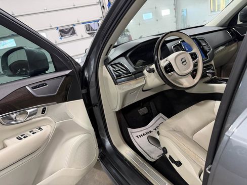 Used 2018 Volvo XC90 T6 Momentum w/ Convenience Package image 22