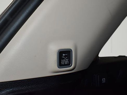 Used 2022 Jeep Grand Cherokee Limited w/ Luxury Tech Group II AWD/4WD image 12
