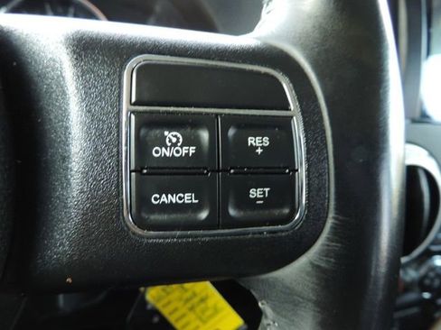 Used 2018 Jeep Wrangler Unlimited Rubicon w/ Connectivity Group image 32