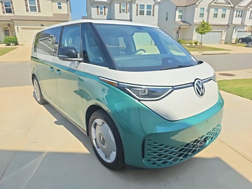 Used 2025 Volkswagen ID. Buzz Pro S Plus RWD image 2