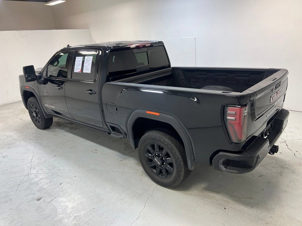 Used 2025 GMC Sierra 2500 AT4 w/ Technology Package AWD/4WD image 5