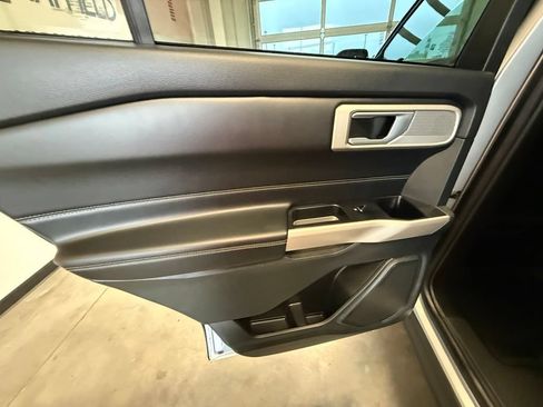 Used 2023 Ford Explorer XLT w/ Equipment Group 202A AWD/4WD image 19