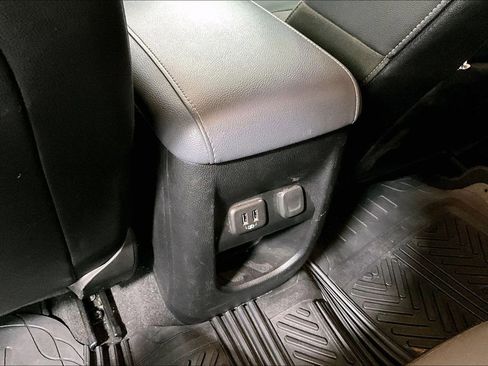 Used 2020 Chevrolet Colorado Z71 image 30