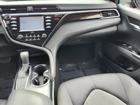 Used 2020 Toyota Camry LE image 14