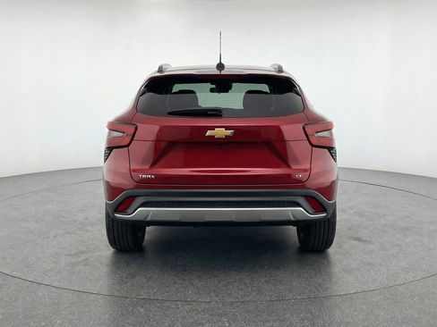 Used 2025 Chevrolet Trax LT FWD image 7