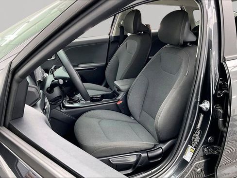 Used 2025 Kia K4 FWD image 25
