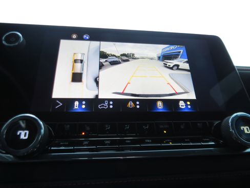 Used 2024 Chevrolet Colorado Z71 w/ Z71 Convenience Package 2 AWD/4WD image 24