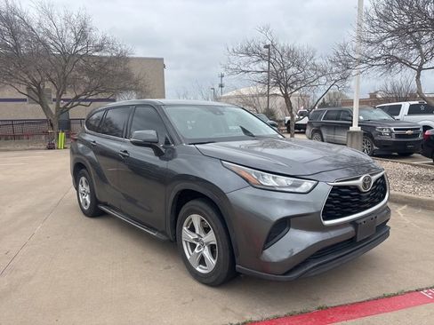 Used 2020 Toyota Highlander L image 3