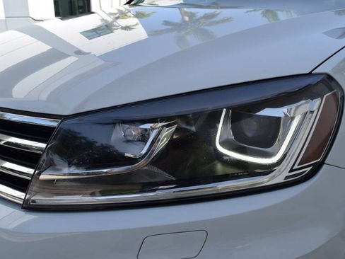 Used 2016 Volkswagen Touareg TDI AWD/4WD image 14