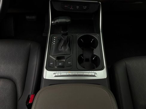 Used 2026 Kia Carnival FWD image 16