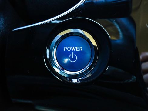 Used 2022 Toyota Prius XLE image 12