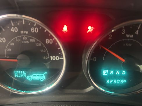 Used 2015 Jeep Wrangler Sahara w/ Connectivity Group AWD/4WD image 18