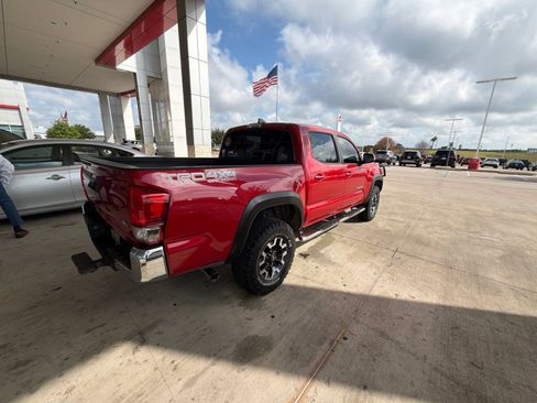 Used 2017 Toyota Tacoma TRD Off-Road w/ Tow Package (A/T) AWD/4WD image 8