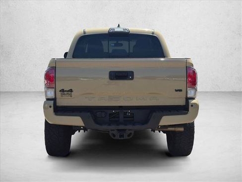 Used 2017 Toyota Tacoma Limited w/ Tow Package AWD/4WD image 6