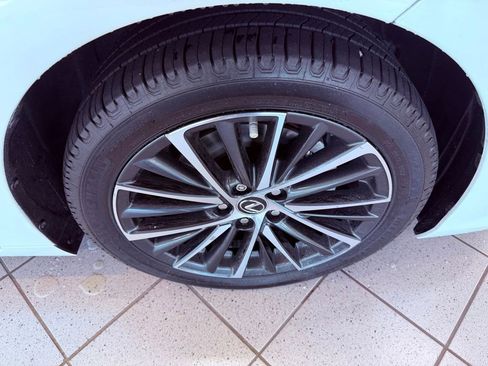 Certified 2022 Lexus ES 350 w/ Premium Package FWD image 15