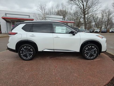 New 2026 Nissan Rogue Platinum AWD/4WD image 3
