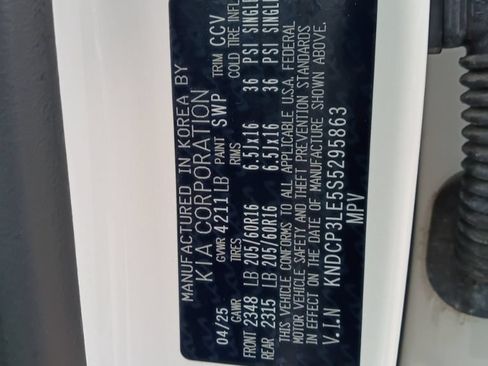 Used 2025 Kia Niro LX FWD image 3